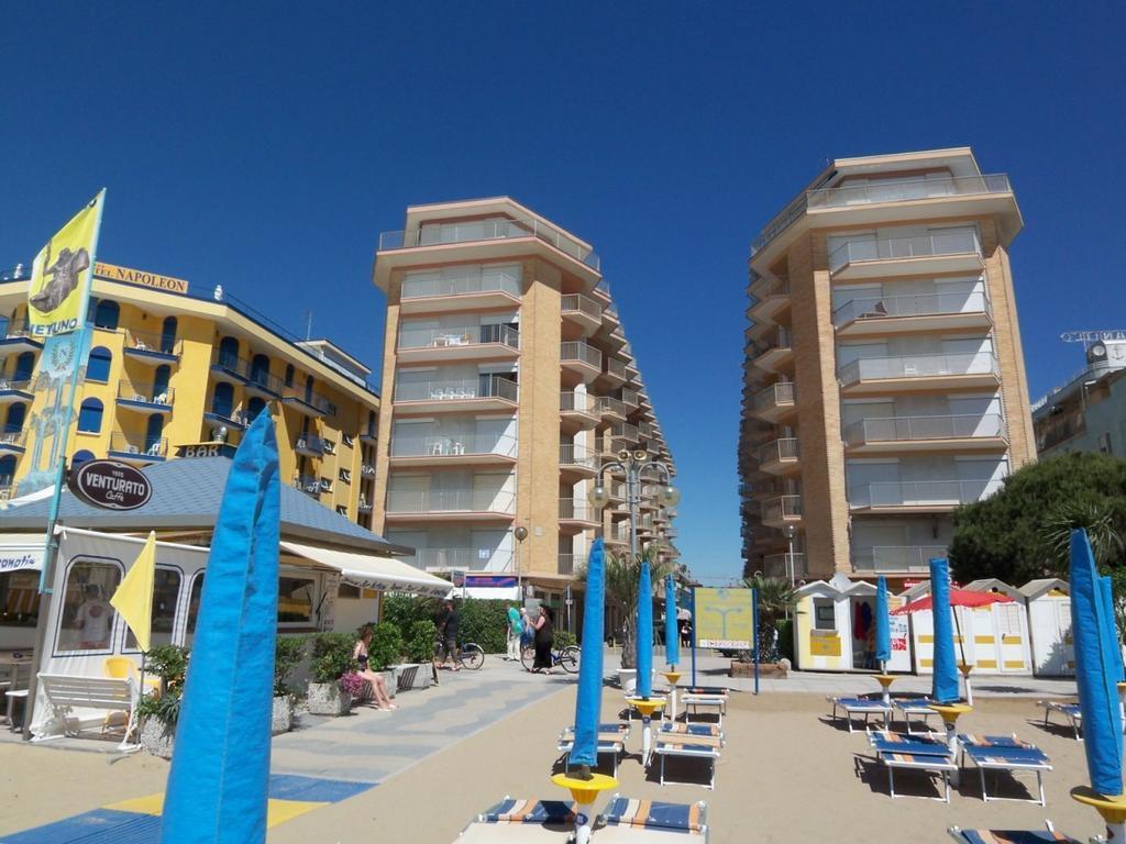 Centro Commerciale *